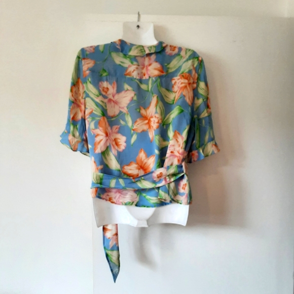 Exquisite Ralph Lauren Silk Floral Watercolour Wrap Around Blouse with Ruffles - Picture 2 of 8